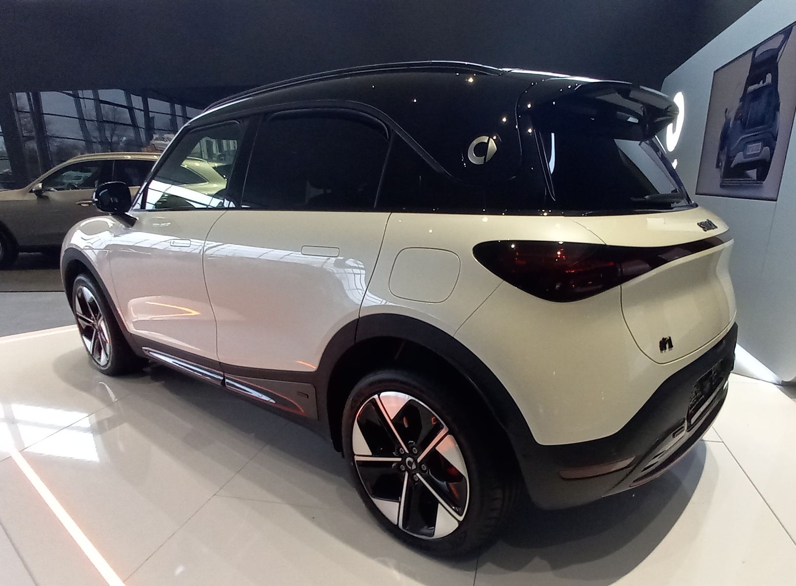 Smart Brabus (Digital White Mettalic - Eclipse Black); Clever@Mainz